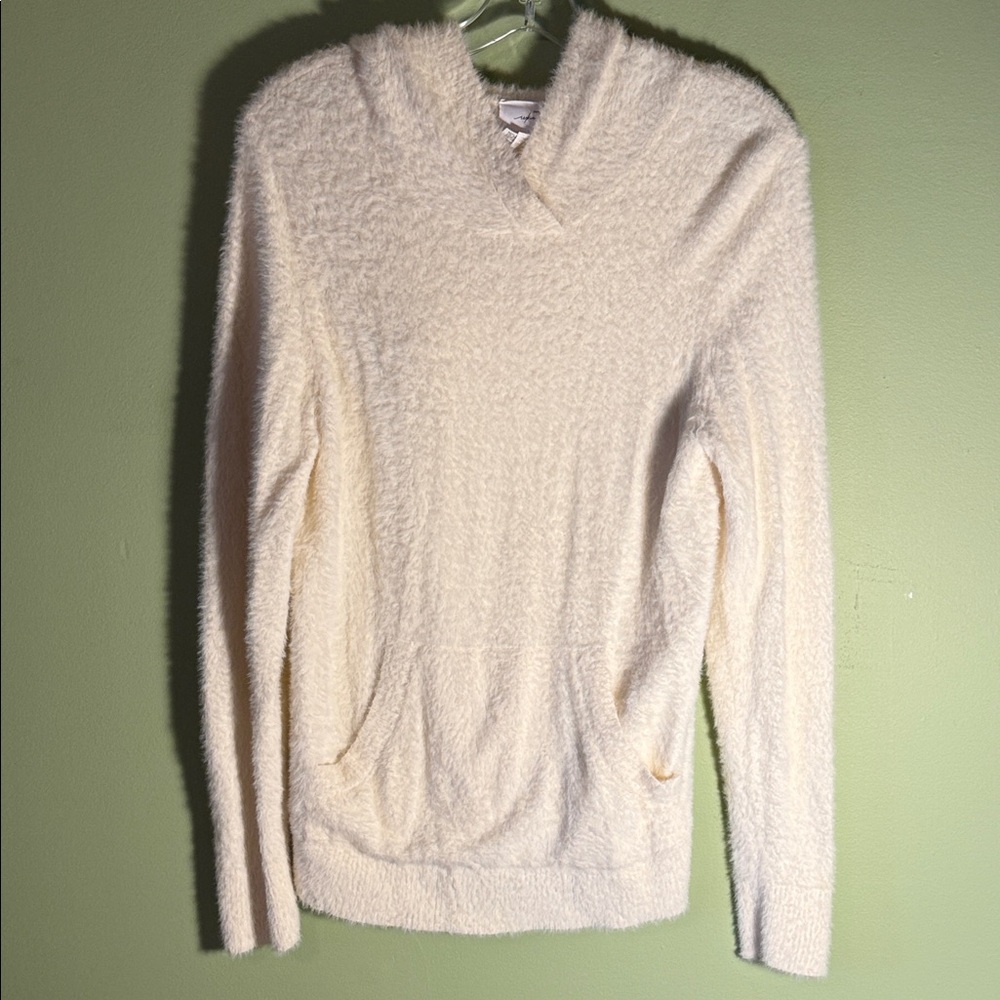 Women's Soma Weekend Cream Hooded Fuzzy Pullover Sweater with kangaroo pocket! M
